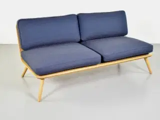 Loungesæt med en sofa og en stol fra fredericia furniture