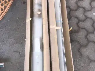 2 nye lysstofrør lamper