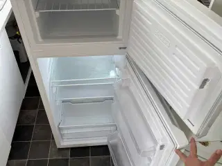 Køleskab med fryser 143 cm højt