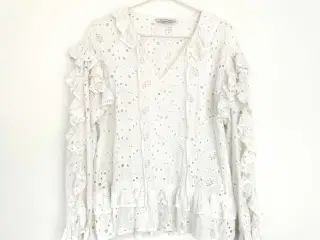 Bluse med flæser og blonde 