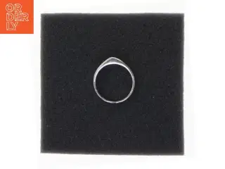Sølvring med enkel sten