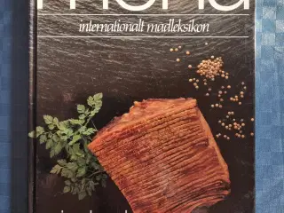 Kogebog med svinekød