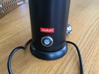 Næsten ny Bodum mælkeskummer sælges