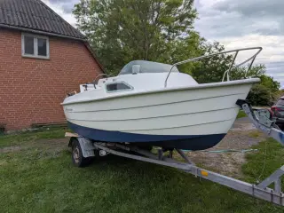 Motorbåd Fisher 420 Cabin