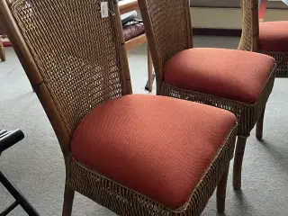 6 flotte kurvestole med fast sæde.