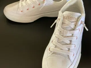 Sketchers str 38