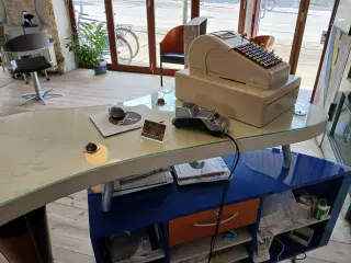  Antikt Kasseapparat af mærket REGJNA