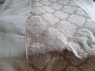 Brunt m/mønster sengetæppe