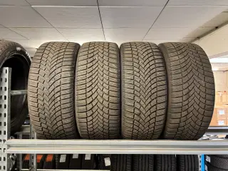 4 stk. Bridgestone vinterdæk 235/45-18