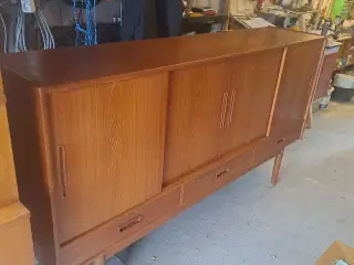 Dækketøjsskab i teak