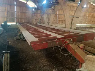 - - - Halmvogn, 13 m, med boogie, mangler 2 hjul
