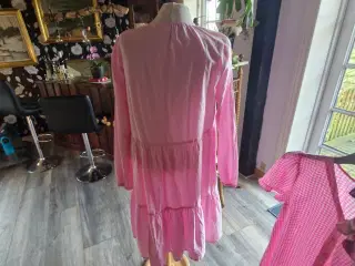 Marget fin kjole lysrøde