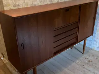 Flot Mahogni dækketøjskab.