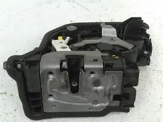 Centrallås motor inklusiv låsemekanisme bagdør V.-side B51227281939 BMW X5 (F15) F45 SAT X6 (F16) X5 M F85 X6 M F86 F46 MPV G11 G12 X1 (F48) G30 F60