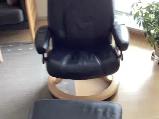 2 stressless stole m. fodskamler sælges