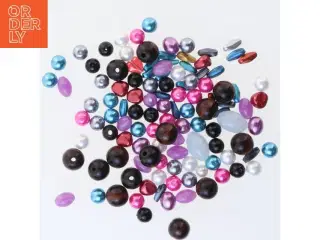 Blanding af perler i forskellige farver (str. 15x8 cm)