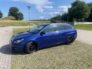 Peugeot 308 1,5 BlueHDi 130 Allure Sky SW