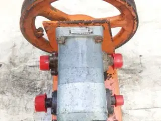 Dronningborg D1200 Oliepump 28711177
