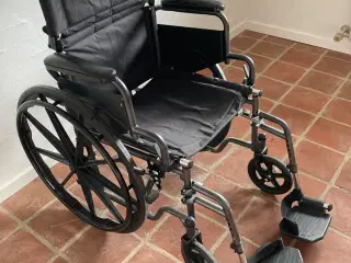 Kørestol. God stand op til 200 kg