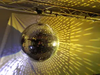 Udlejes – 50cm. DISCOKUGLE, SPEJLKUGLE, MIRRORBALL