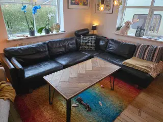 Super fin læder hjørnesofa med open end sælges.