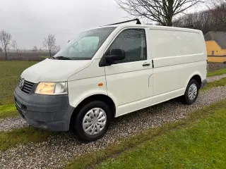 VW Transporter 1,9 TDI Kassevogn 4d Nysynet