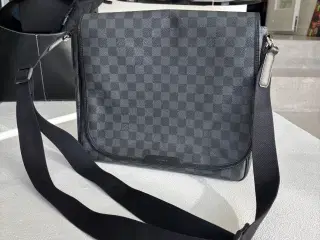 Louis Vuitton Daniel MM Crossbody taske