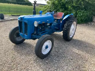Ford dexta benzin årgang ca 1960