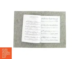 The Essential collection Mozart Gold Nodebog