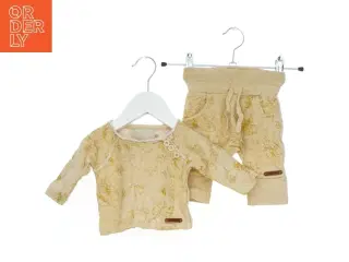 Babysæt med bluse og bukser fra MarMar (str. 56)