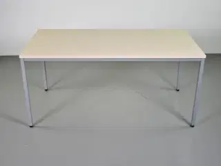 Kantinebord med birkeplade og alugråt stel