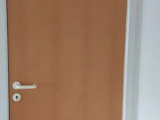 4 flotte døre sælges  2 V og 2 H hængt 