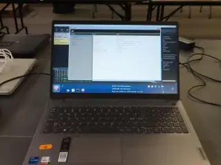 Bærbar computer LENOVO