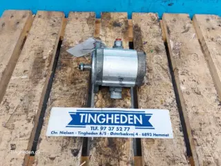 John Deere T660i Hydraulic Reel Pump AZ101779