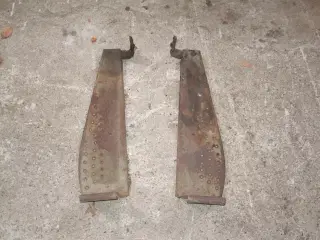 2 stk. trinbrætter til Ferguson