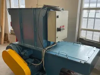 SCANHUGGER Træ Knuser