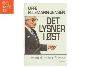 Det lysner i øst : vejen til et helt Europa af Uffe Ellemann-Jensen (Bog)