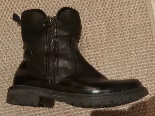 Sorte støvler med foer 