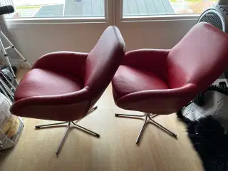 2 knaldrøde læderstole, fra HJORT KNUDSEN