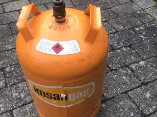 Gasflaske på 11 KG. Flasken er Tom . Sælges 200.