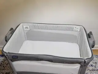 Chicco next2me magic bedside seng med vugge functi