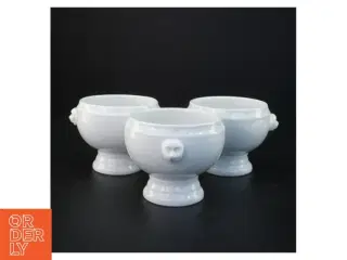 Hvide porcelænsskåle med håndtag (str. 9,5 x 14 x 12 cm)