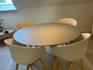 HAY sæt med bord og 4 stole 