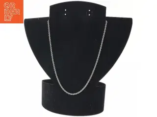 Sølvfarvet halskæde (str. 45 cm)