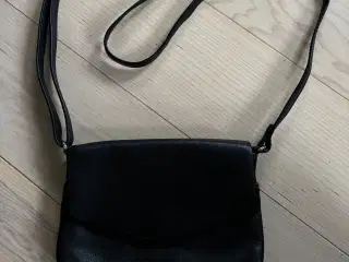 Flot lækker Markberg taske crossbody i okselæder.