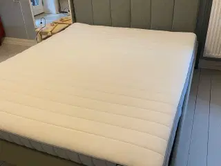 Sengestel og madras IKEA