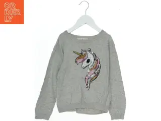 Grå sweatshirt med enhjørning design fra H&M (str. 110)