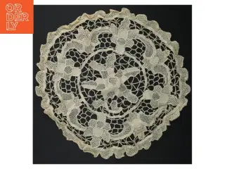 Hæklet borddug (str. 30 cm)