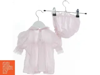 Lyserødt sæt med bluse og bloomers (str. 68)