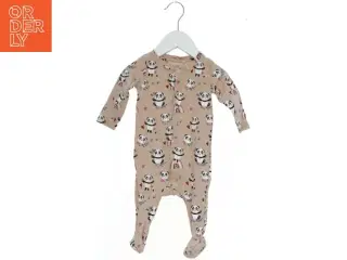 Natdragt med pandaer og regnbuer fra Name It (str. 62)